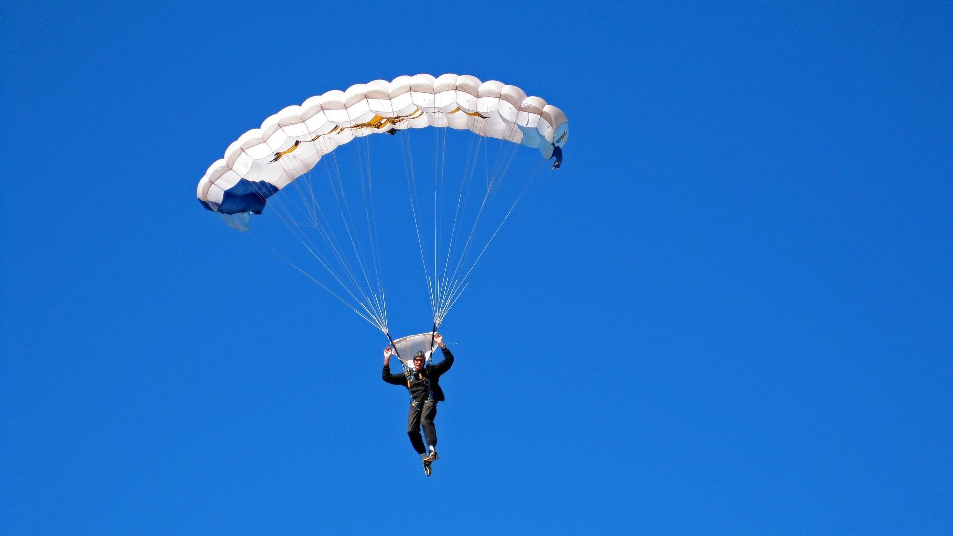 山野术士跑，迷宫探险与挑战极限