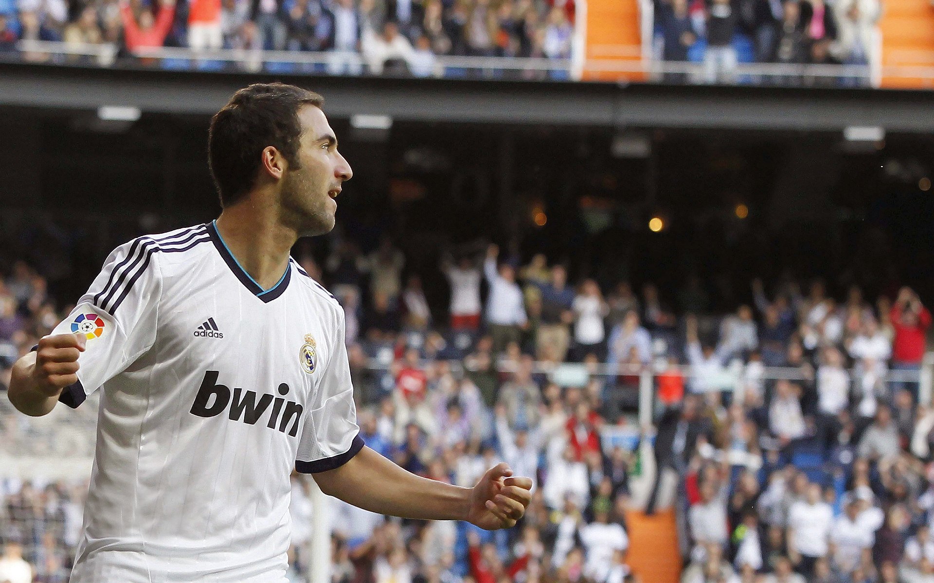 开云网页-阿尔·哈姆达乌伊在巴黎奥运会男足比赛中表现出色，阿尔哈姆拉塔